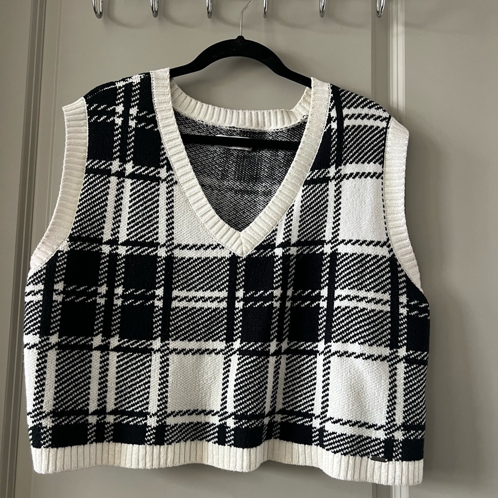 Hollister Black and White V-Neck Sweater Vest